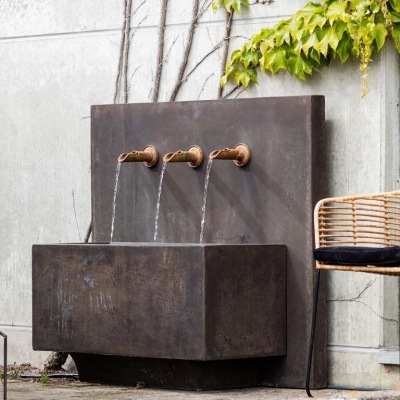 Postmoderner Brunnen Signum